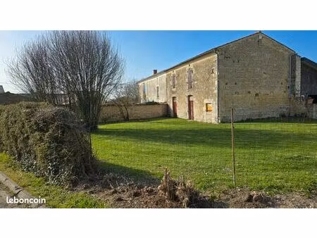 maison en pierre d’environ 120 m² à rénover - terrain d’environ 360 m² – toiture neuve – p