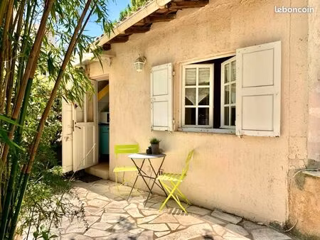 maisonnette studio indépendante avec jardinet au calme