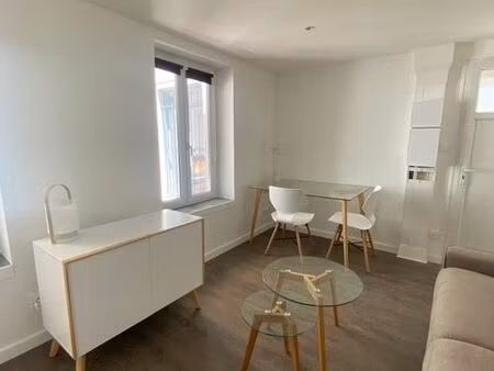 location studio meublé