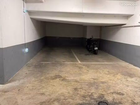 parking à 8mn de l’école vétérinaire