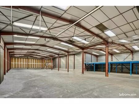 local d'activité 2 071 m²