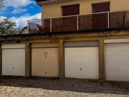 garage pour citadine ou stockage (cité judiciaire/ place de la république)