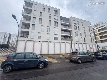local commercial neuf à louer