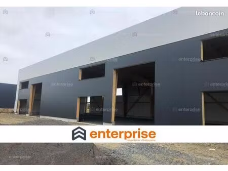 local 636 m²
