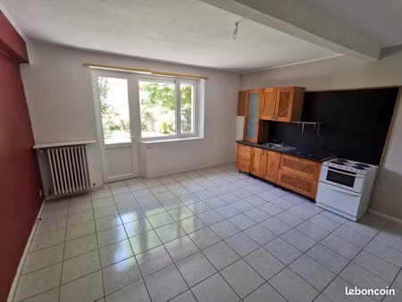 t2 63 m2 avec atelier