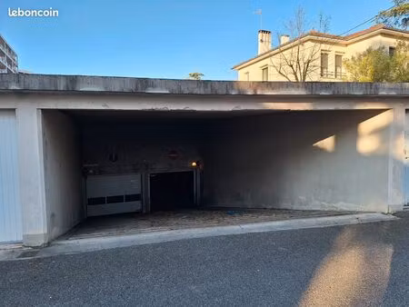 a vendre  garage sécurisé en sous-sol d’une copropriété à romans sur isère