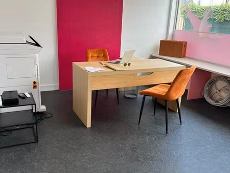 local commercial 35m2 6m vitrine dives centre