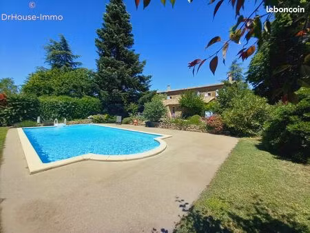propriété 11 pièces 330 m²