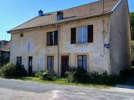 maison dans village tranquille