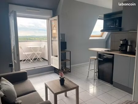 location à l’année studio meublé avec balcon refait à neuf