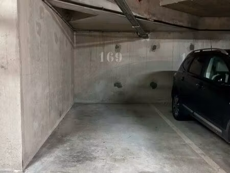 parking en sous sol dans résidence de standing sécurisée au plessis robinson
