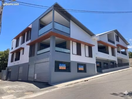 à louer – spacieux t3 bis avec mezzanine – résidence mahalis-centre-ville st-joseph