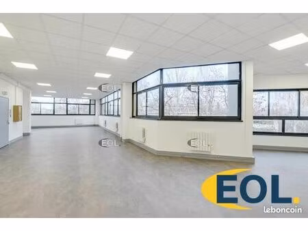 local bureaux 1 044 m²