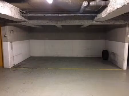 pkg moto 1er sous sol   derrière tf1