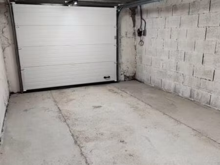garage/local/box 23m2 avec électricité
