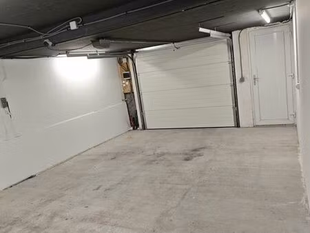 garage/local/box 30m2 + 10m2 avec électricité