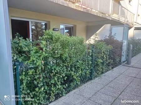 f1 de 38m2 en rez de jardin et garage sous sol