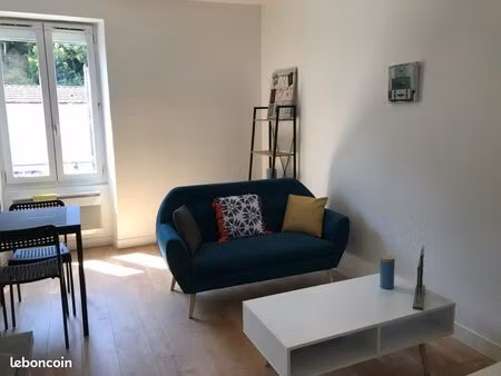 t2 lumineux meublé