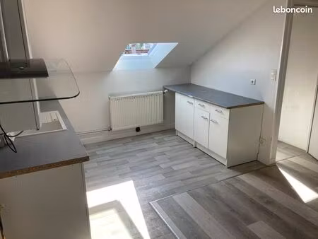 f2 lumineux bien placé + place privative