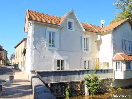 a louer château l'evêque t2