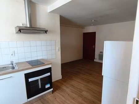 plein centre-ville d’argentat-sur-dordogne  t2 de 35m2