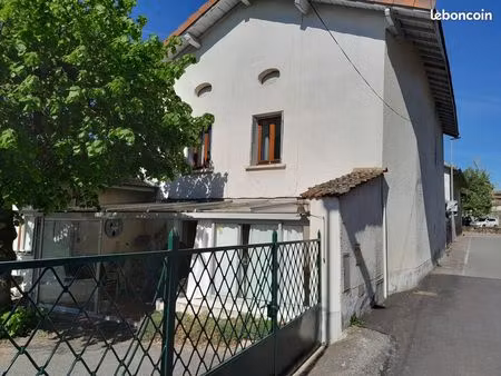 vente petite maison mitoyenne à mours st eusèbe avec beau terrain