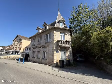immeuble 230 m² dampierre-les-bois