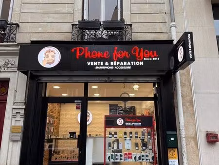 boutique commerce téléphonie dans une rue très passante sur levallois