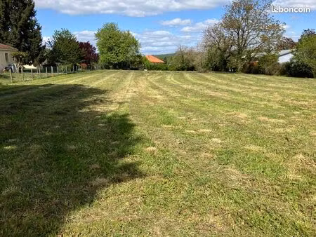 terrain plat constructible 3700m2  11/m2