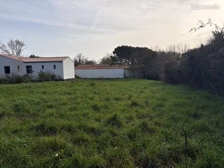 terrain 675 m² salles sur mer