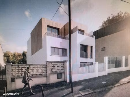 terrain avec 2 permis purgés dans un éco-quartier prisé avec fort potentiel de valorisatio