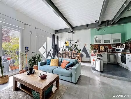 loft/atelier/surface 4 pièces 74 m²
