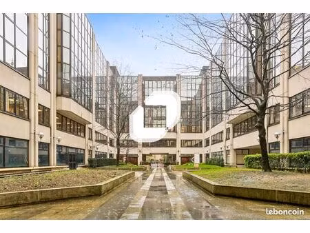 bureaux 182 m²