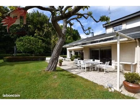 maison 9 pièces 220 m²