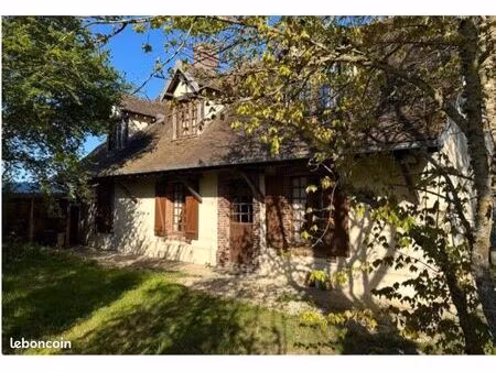 maison de campagne en bordure de forêt