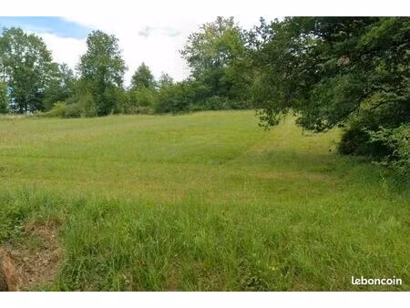 terrain 1 800 m² lunas