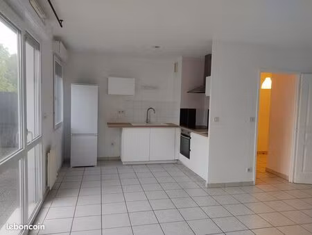 location: t2 53 m² avec terrasse – parking – allée de l’île aux moineaux