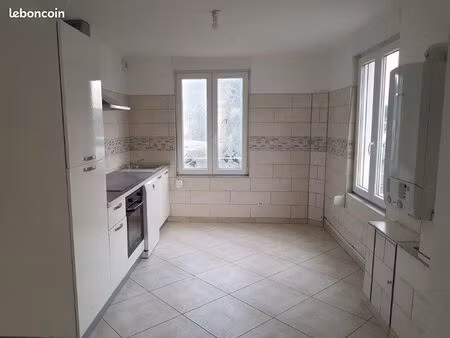 bel appartement f2 de 55 m2 dans maison particulière