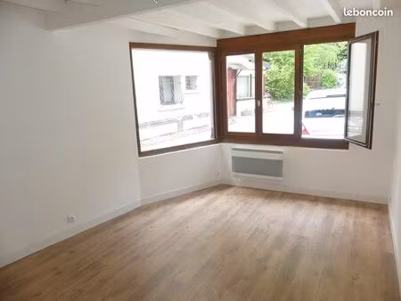 f2 35m² – centre-ville ivry-la-bataille – parking inclus