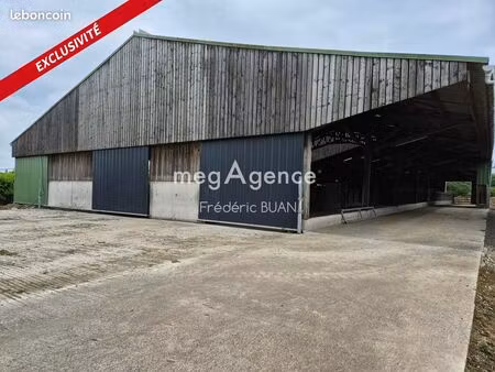 local 1384 m² ploumilliau