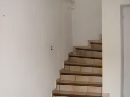 loue appartement de 120 m2 dans petit immeuble
