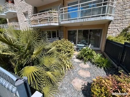 studio meublé de 25 m2 résidence sécurisée + jardinet + parking
