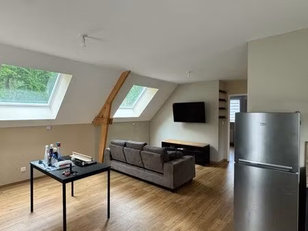 à louer très bel appartement meublé (950 eau électricité et internet)