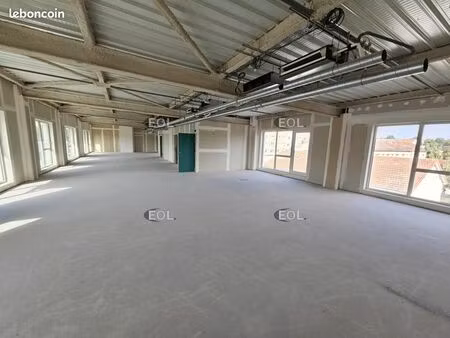 bureaux 281 m²