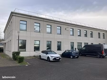 local bureaux 721 m²