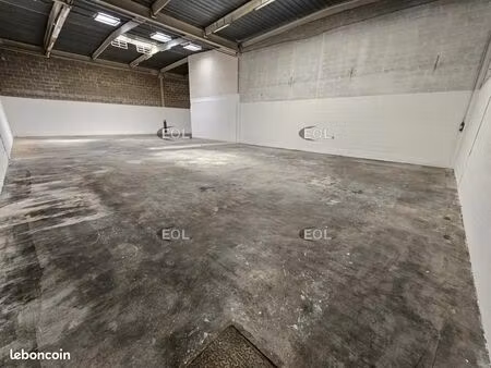 local d'activité 1 212 m²
