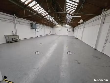local d'activité 300 m²