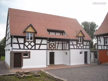 à louer : superbe f2 repeint à neuf dans ancien corps de ferme – kutzenhausen