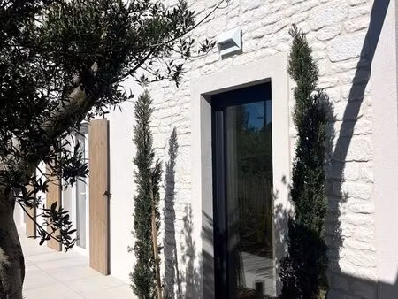 maison d’exception face à l’océan sur une parcelle de 400 m2 environ