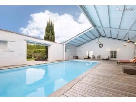 belle demeure du xivème avec piscine  spa et parc de près de 4 hectares